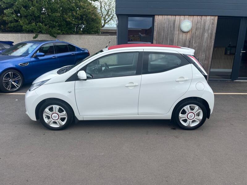 View TOYOTA AYGO 1.0 VVT-i x-claim