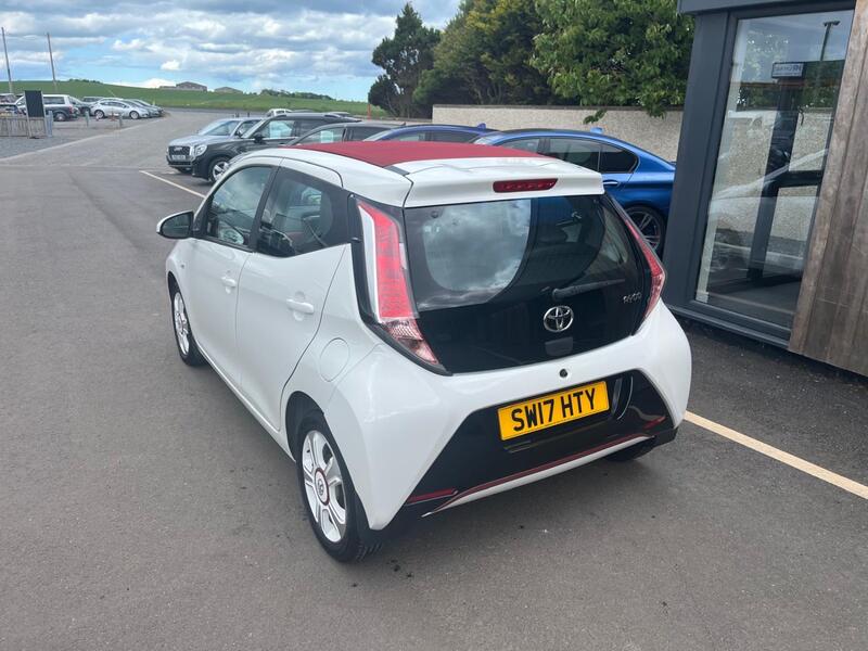 View TOYOTA AYGO 1.0 VVT-i x-claim