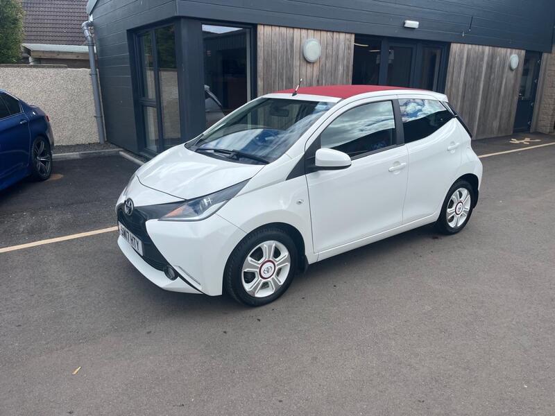 View TOYOTA AYGO 1.0 VVT-i x-claim