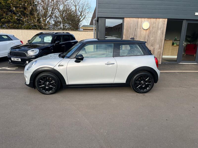 MINI HATCH