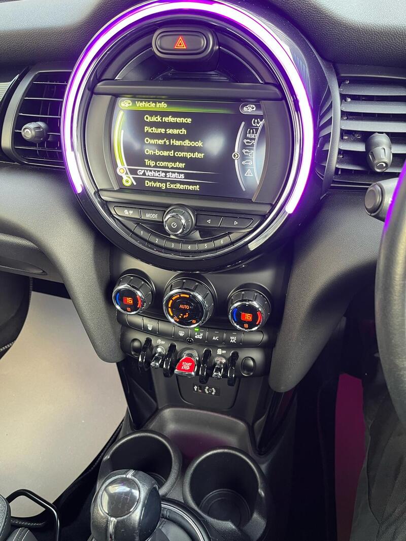 MINI HATCH