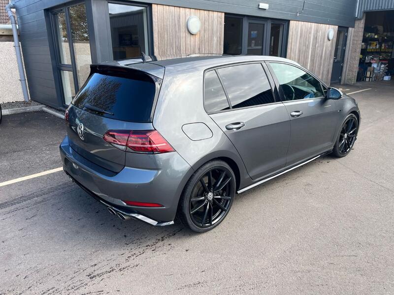 View VOLKSWAGEN GOLF 2.0 TSI R