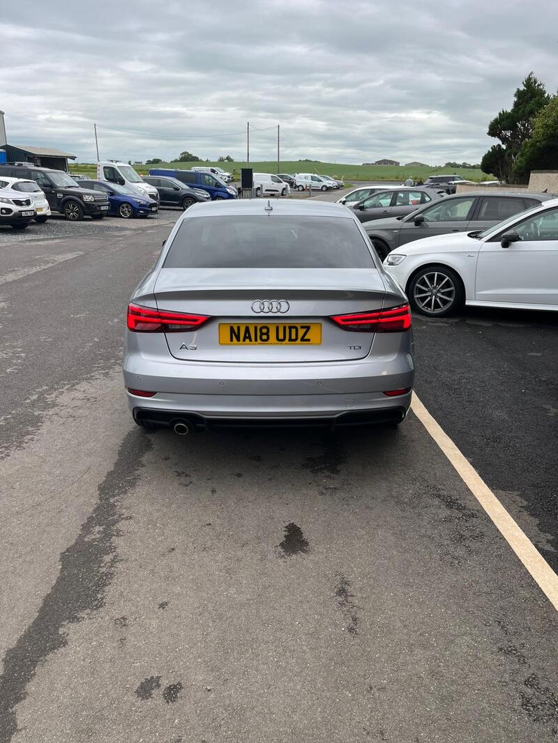 View AUDI A3 1.6 TDI Black Edition